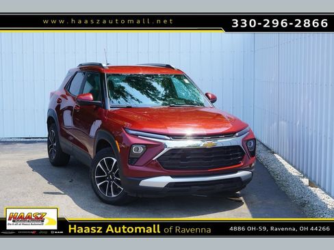 Used 2024 Chevrolet TrailBlazer LT w/ LT Cold Weather Package AWD/4WD image 1