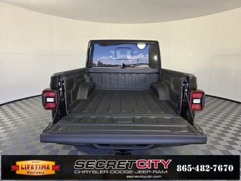 New 2025 Jeep Gladiator Mojave image 29