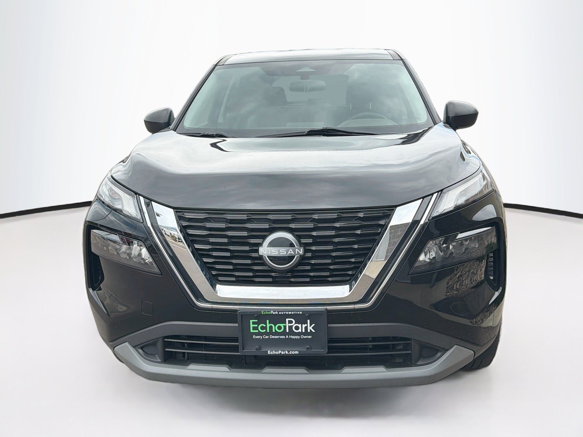 Used 2023 Nissan Rogue S AWD/4WD image 2