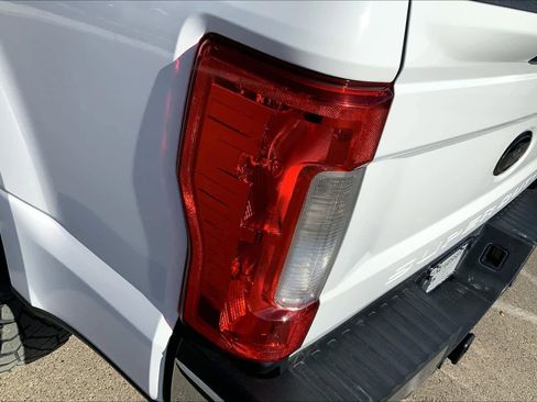 Used 2019 Ford F250 Lariat w/ Lariat Value Package image 28