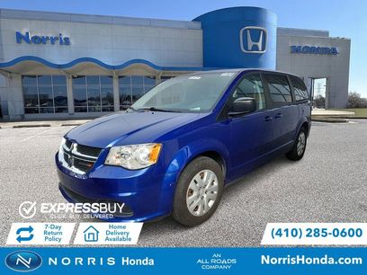 Used 2018 Dodge Grand Caravan SE w/ UConnect Hands-Free Group