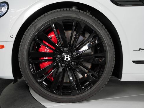 Used 2024 Bentley Flying Spur W12 image 17