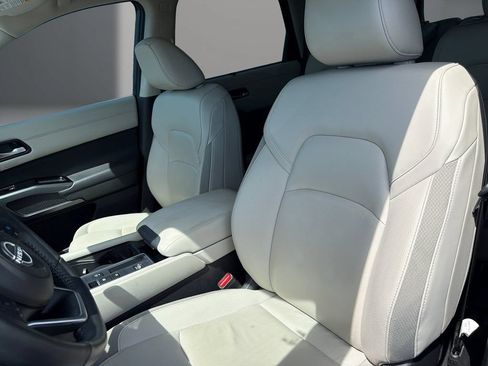 Used 2024 Nissan Pathfinder SL w/ SL Premium Package FWD image 14