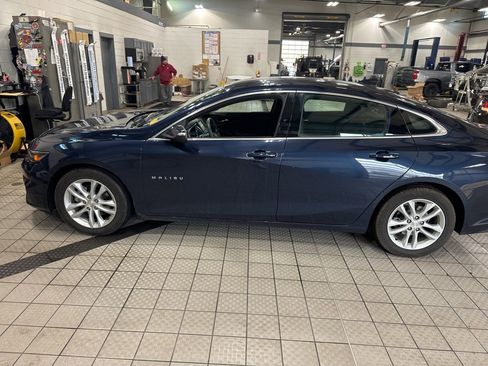 Used 2017 Chevrolet Malibu LT w/ LPO, Convenience Package 2 image 4