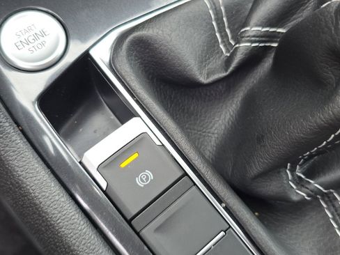 Used 2023 Volkswagen Tiguan SE image 29