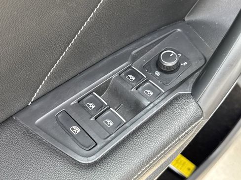 Used 2022 Volkswagen Tiguan SE R-Line FWD image 8
