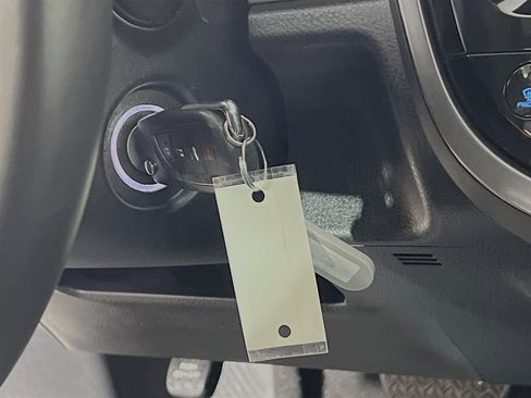 Used 2023 Toyota Camry SE image 23