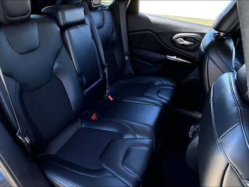 Used 2021 Jeep Cherokee Latitude Plus image 19