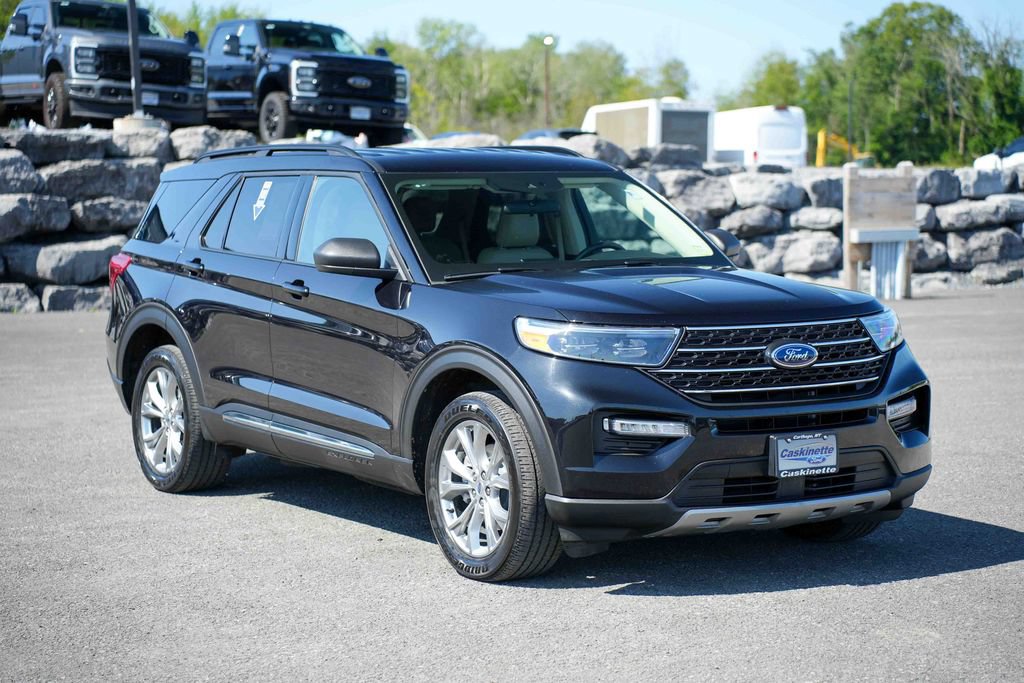 Used 2024 Ford Explorer XLT w/ Equipment Group 202A AWD/4WD image 3
