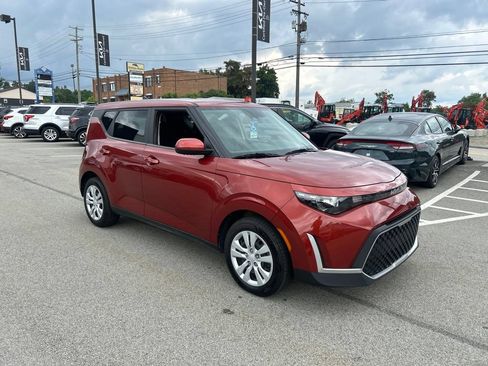 Certified 2023 Kia Soul LX FWD image 1