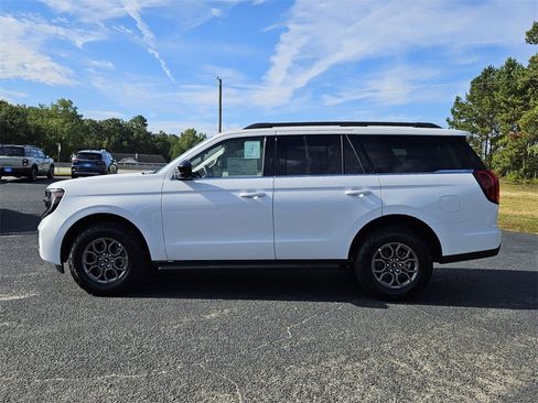 New 2025 Ford Expedition Active image 4