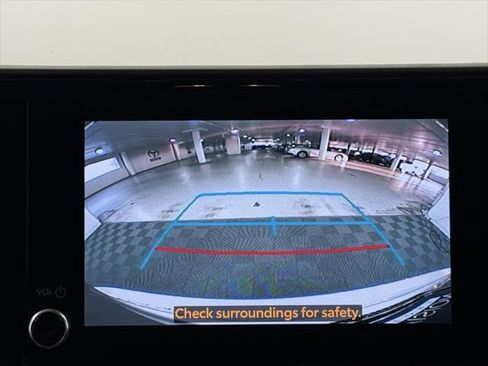 Certified 2023 Toyota Highlander L image 28