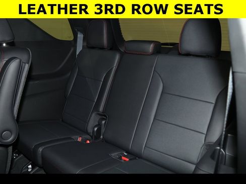 Used 2025 Chevrolet Traverse Z71 w/ Driver Confidence Package image 13