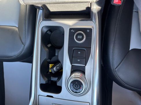 Used 2022 Ford Explorer XLT w/ Equipment Group 202A image 19