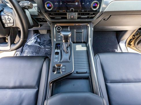 Used 2024 Lexus GX 550 AWD/4WD image 21