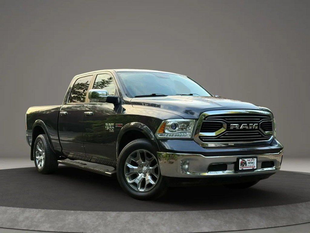 Used 2019 RAM 1500 Laramie AWD/4WD image 3