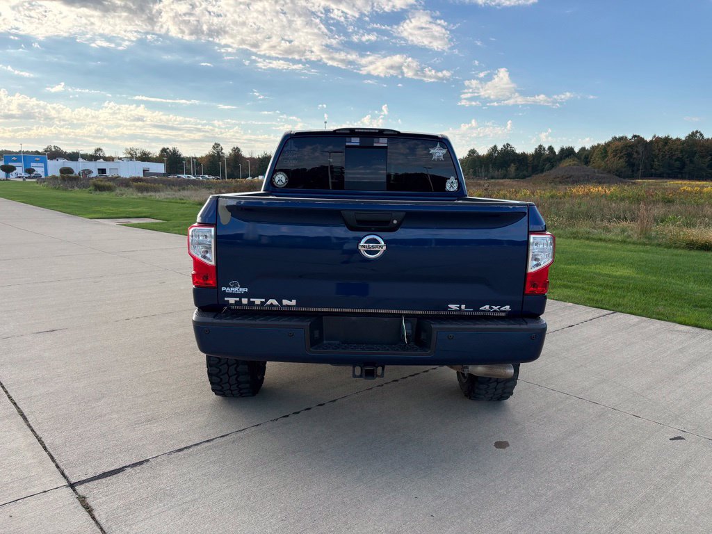 Used 2017 Nissan Titan SL AWD/4WD image 5