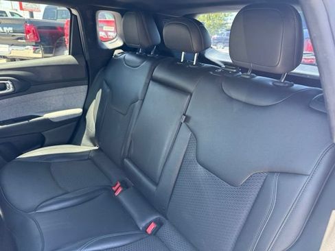Used 2025 Jeep Compass Latitude w/ Sun & Sound Group AWD/4WD image 12