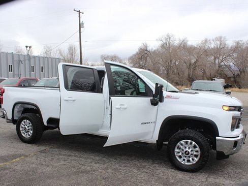 Used 2024 Chevrolet Silverado 2500 LT w/ Convenience Package image 19