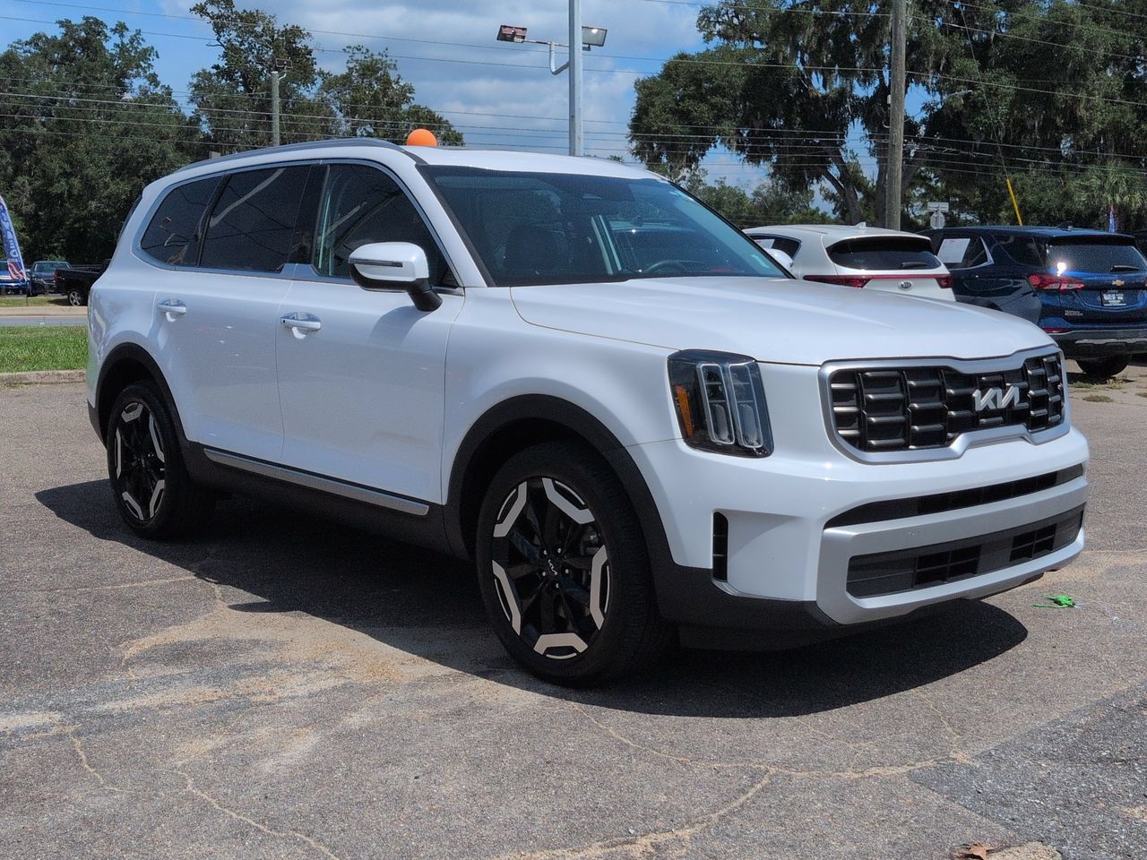 Used 2024 Kia Telluride S w/ S Sunroof Package FWD image 3