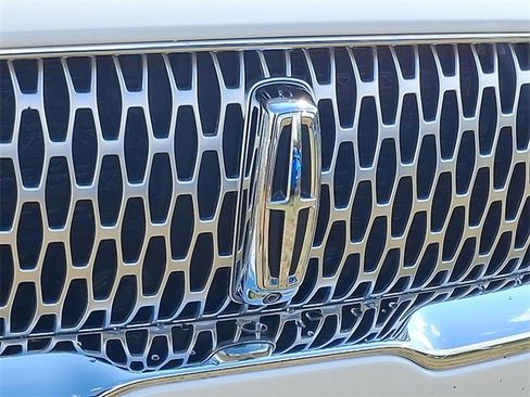 Used 2022 Lincoln Nautilus Reserve w/ Equipment Group 201A image 5