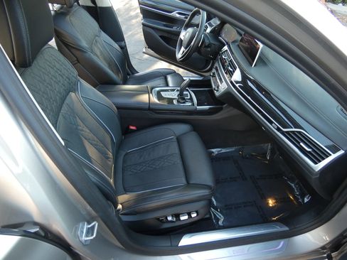 Used 2020 BMW 750i xDrive w/ Executive Package image 26