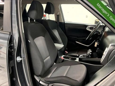 Used 2025 Kia Soul LX w/ LX Technology Package FWD image 9