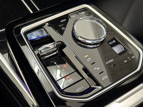 Certified 2024 BMW 740i w/ Premium Package 2 image 25