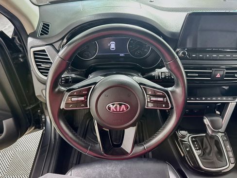 Used 2021 Kia Seltos SX w/ SX Sunroof Package AWD/4WD image 17