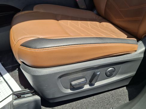 Certified 2025 Nissan Pathfinder Platinum AWD/4WD image 18