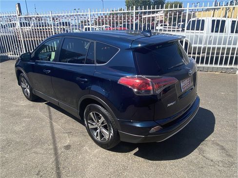 Used 2018 Toyota RAV4 XLE w/ All Weather Liner Package image 5