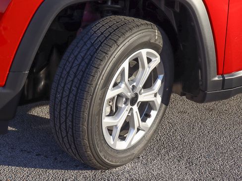 New 2026 Jeep Compass Latitude image 12