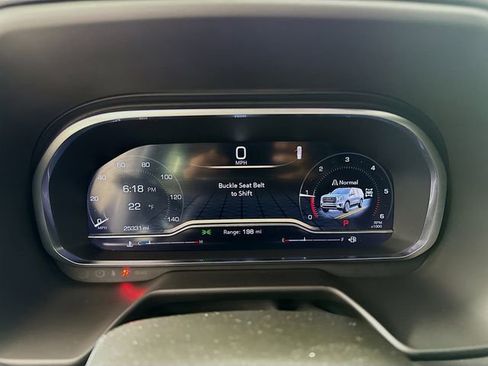 Used 2023 GMC Yukon XL SLT w/ SLT Luxury Package image 12