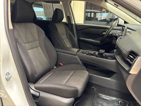 Used 2025 Nissan Rogue SV AWD/4WD image 33