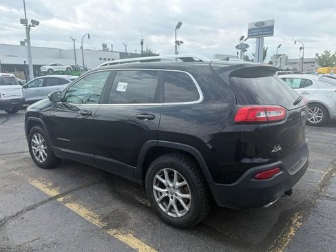 Used 2018 Jeep Cherokee Latitude w/ North All-Season Group AWD/4WD image 5