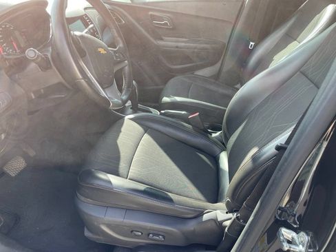 Used 2019 Chevrolet Trax LT w/ LT Convenience Package FWD image 9