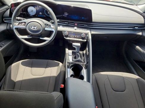 Used 2025 Hyundai Elantra SEL FWD image 11
