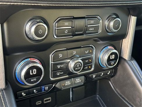 Used 2024 GMC Yukon SLT image 39