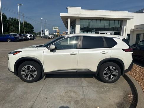 Used 2023 Nissan Rogue SV AWD/4WD image 2