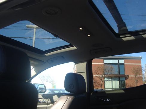 Used 2022 GMC Acadia AT4 w/ Technology Package image 17