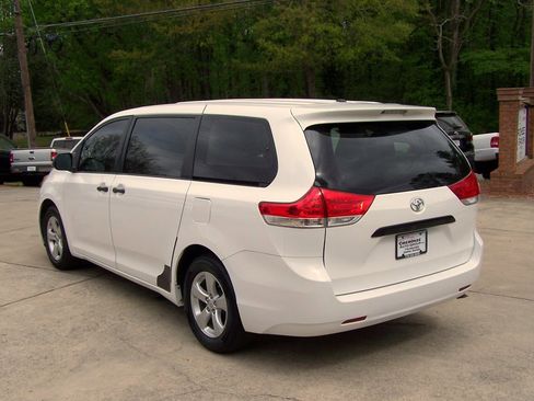Used 2013 Toyota Sienna L FWD image 34