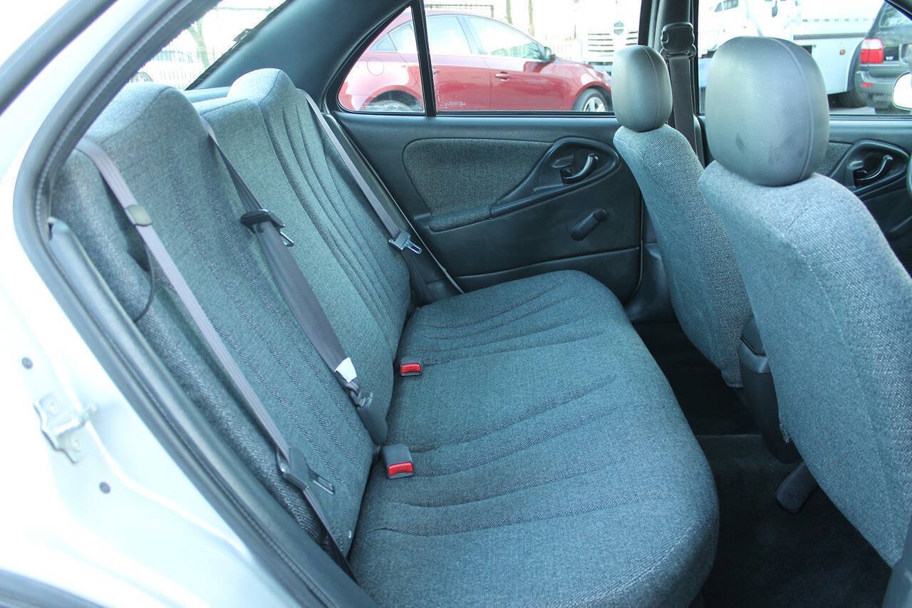 Used 2005 Chevrolet Cavalier Sedan w/ Preferred Equipment Group FWD image 28