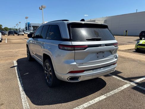 Used 2023 Jeep Grand Cherokee Overland RWD image 7