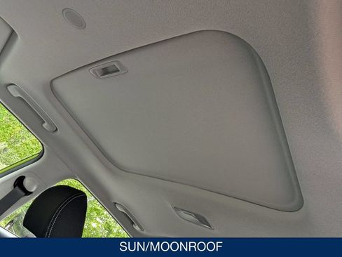 Certified 2024 Hyundai Venue SEL FWD image 16