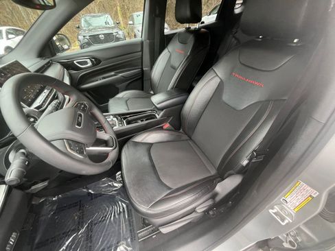 Used 2025 Jeep Compass Trailhawk image 31