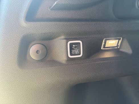 New 2025 Jeep Grand Cherokee L Laredo image 16