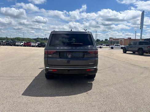 Used 2024 Jeep Wagoneer Series III w/ Premium Group I AWD/4WD image 4