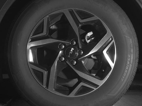 Used 2025 Kia Sportage LX image 14