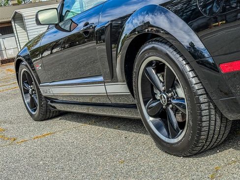Used 2007 Ford Mustang GT image 26
