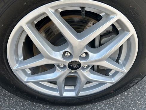 Used 2024 Ford Edge SEL AWD/4WD image 9